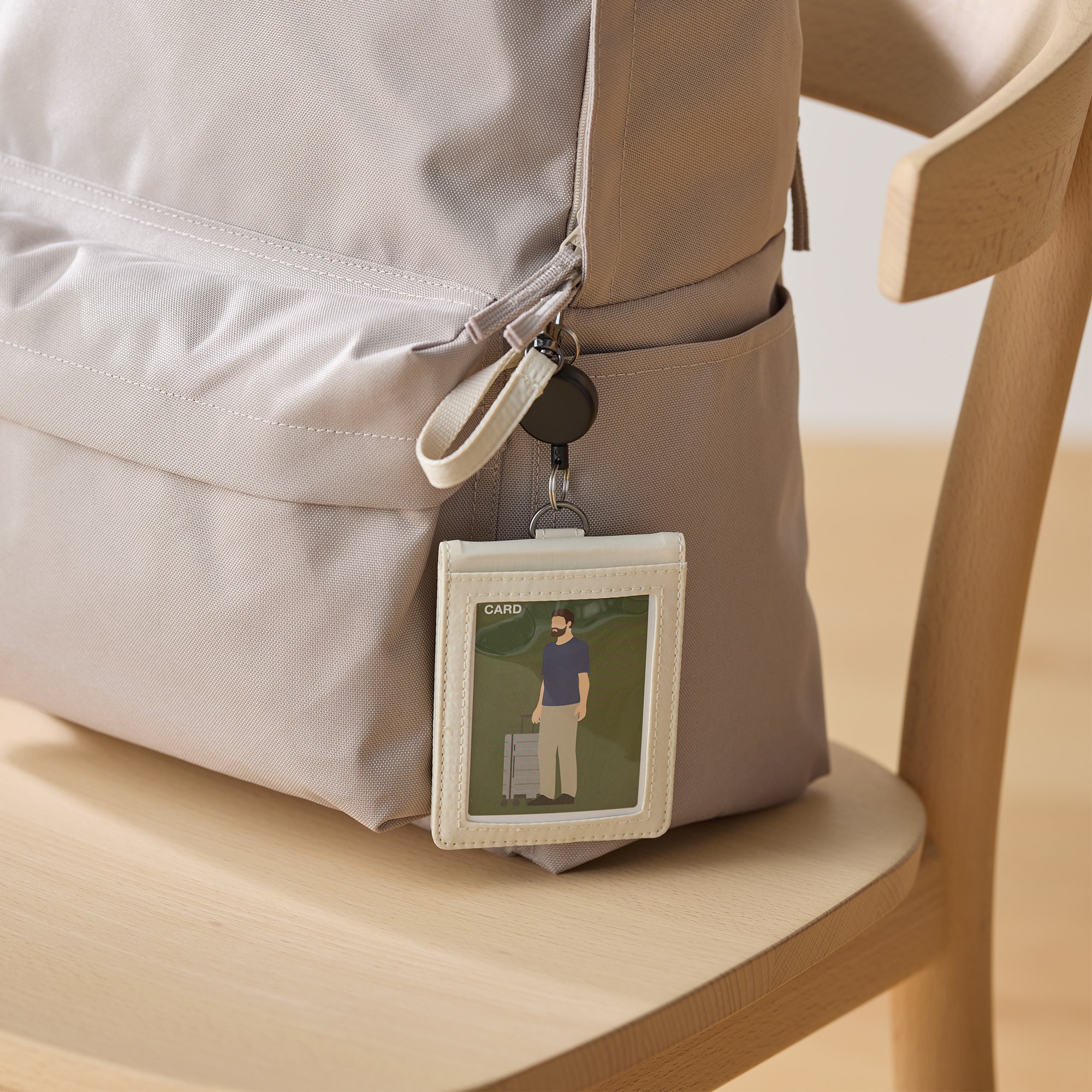 自立するカードホルダー・リール付