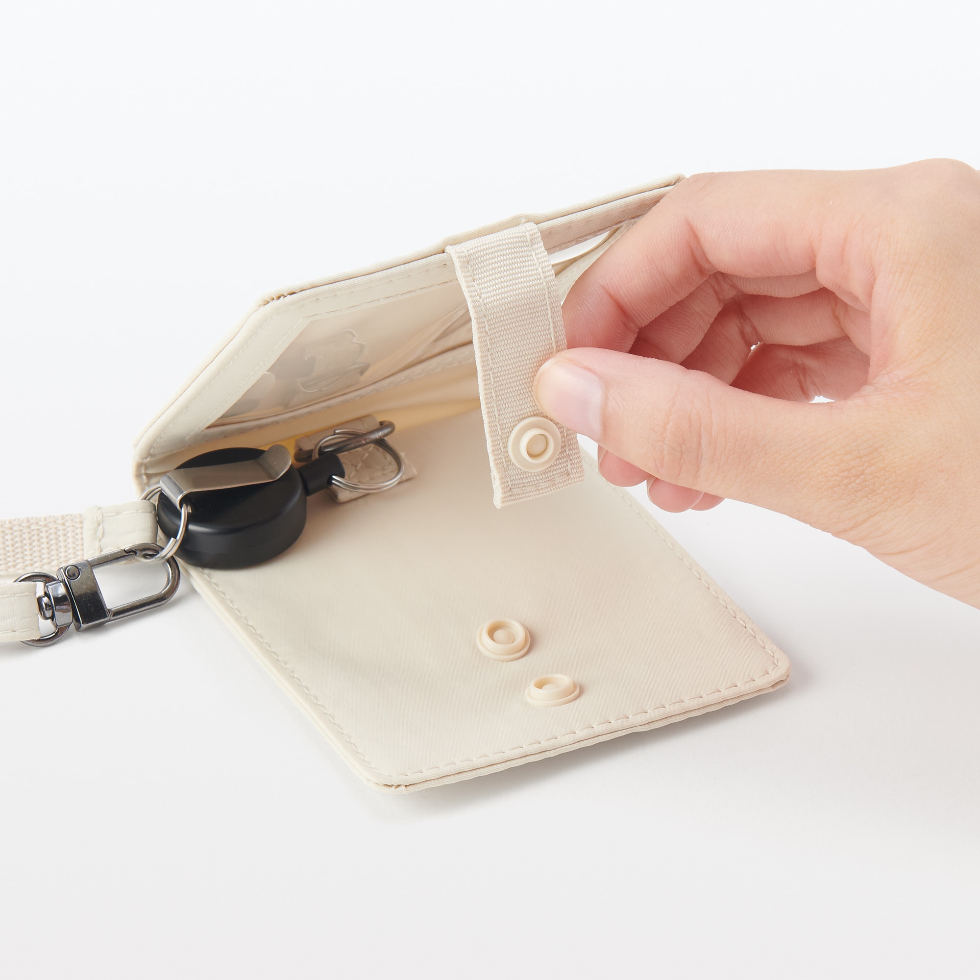 自立するカードホルダー・リール付