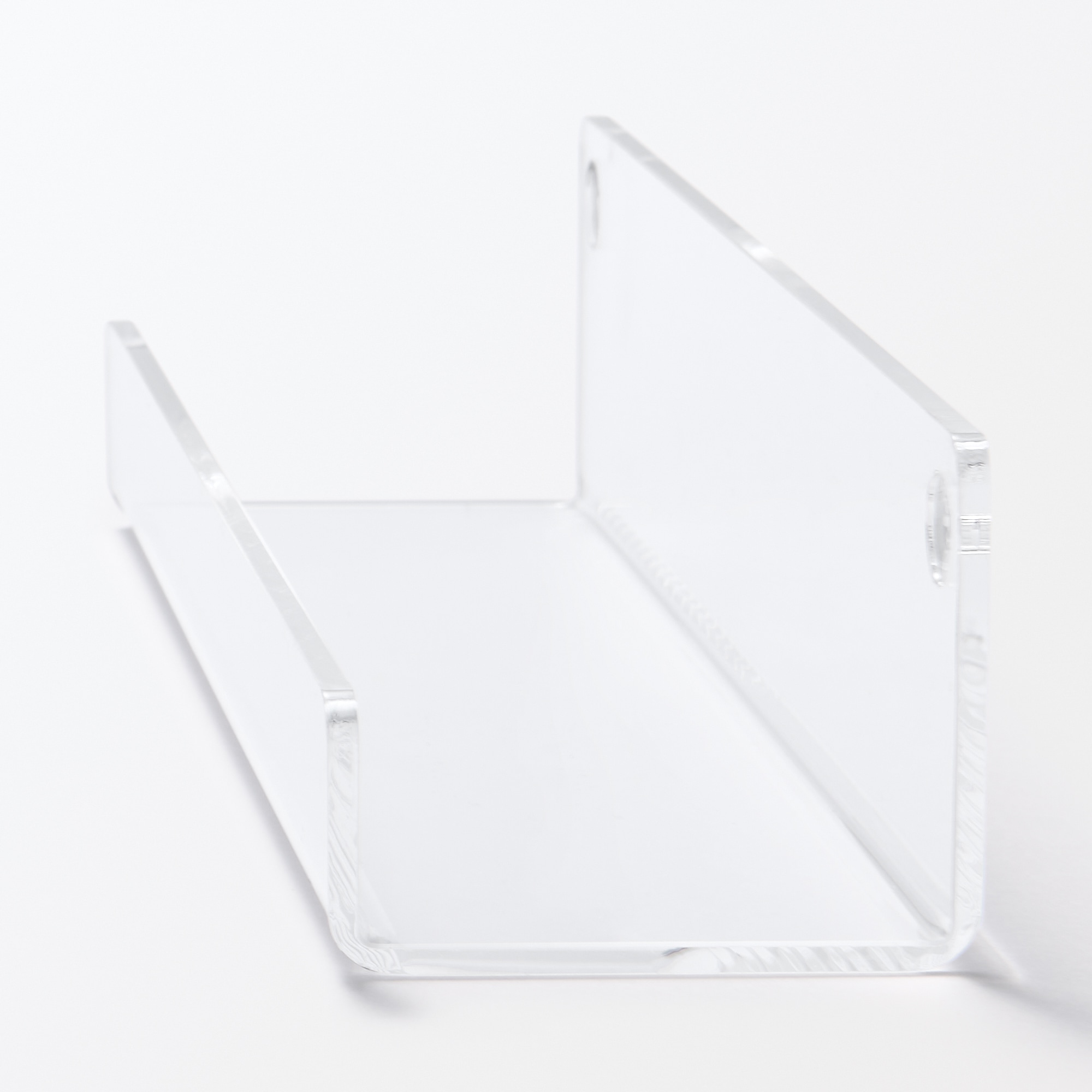 壁に付けられるアクリルディスプレイ　コの字型