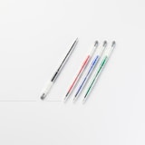 こすって消せるスリムボールペン・ノック式