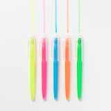 こすって消せる蛍光ペン