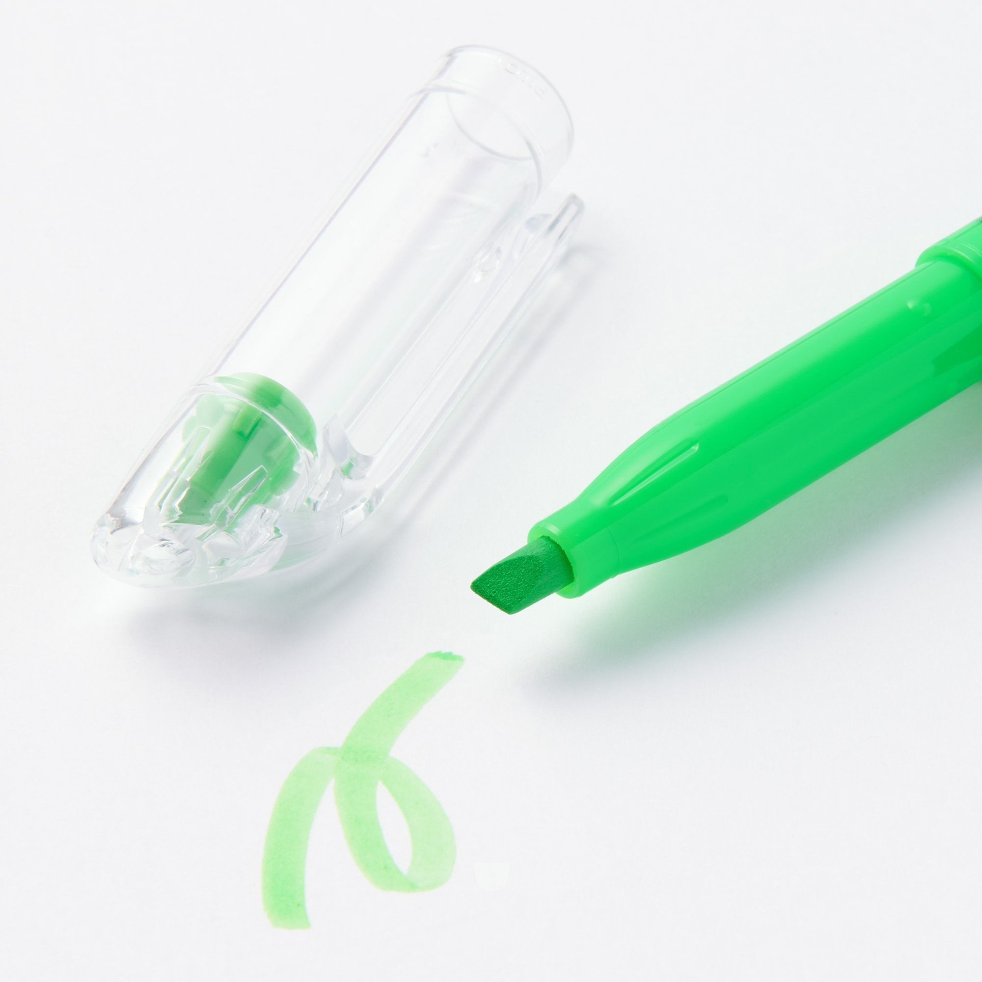 こすって消せる蛍光ペン