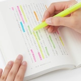 こすって消せる蛍光ペン