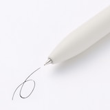 書き味なめらかな油性ボールペン