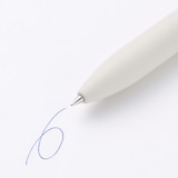 書き味なめらかな油性ボールペン