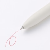 書き味なめらかな油性ボールペン