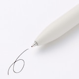 書き味なめらかな油性ボールペン