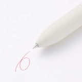 書き味なめらかな４色油性ボールペン