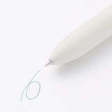 書き味なめらかな４色油性ボールペン