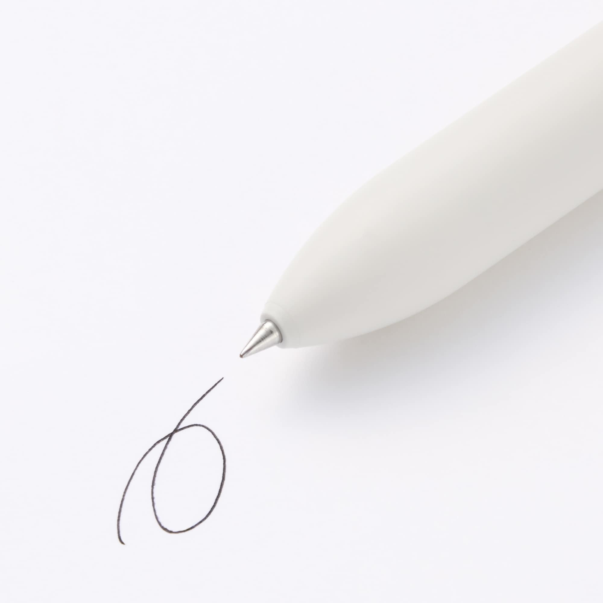 書き味なめらかな３色ボールペン・シャープペン