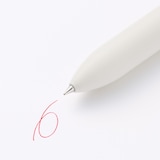 書き味なめらかな４色油性ボールペン