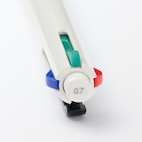 書き味なめらかな４色油性ボールペン