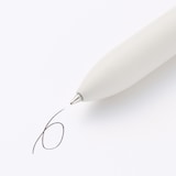 書き味なめらかな４色油性ボールペン