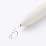 書き味なめらかな４色油性ボールペン