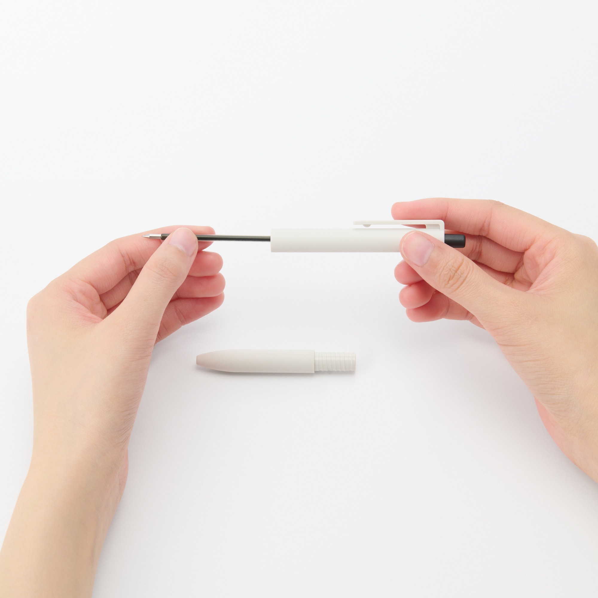 替芯　書き味なめらかな油性ボールペン