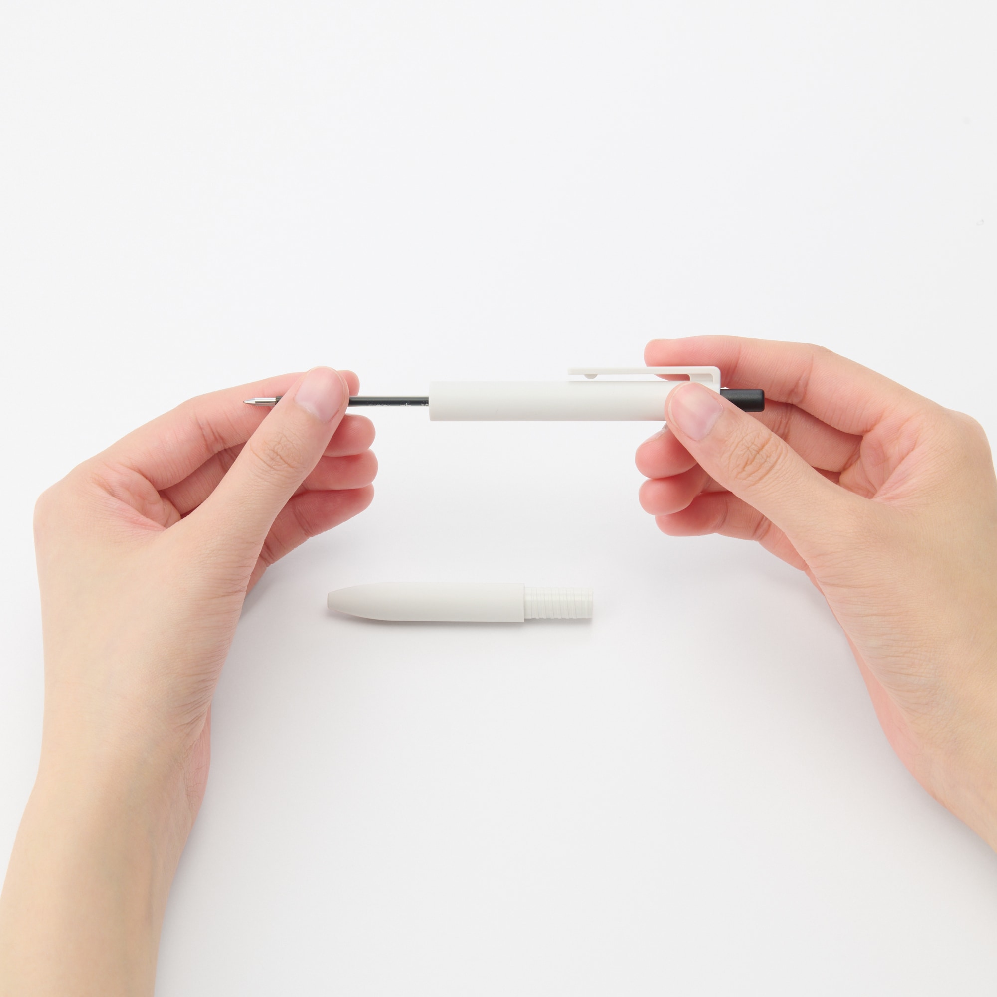 替芯　書き味なめらかな油性ボールペン