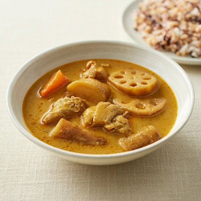 素材を生かした カルダモンと青唐辛子のスパイシースープカレー