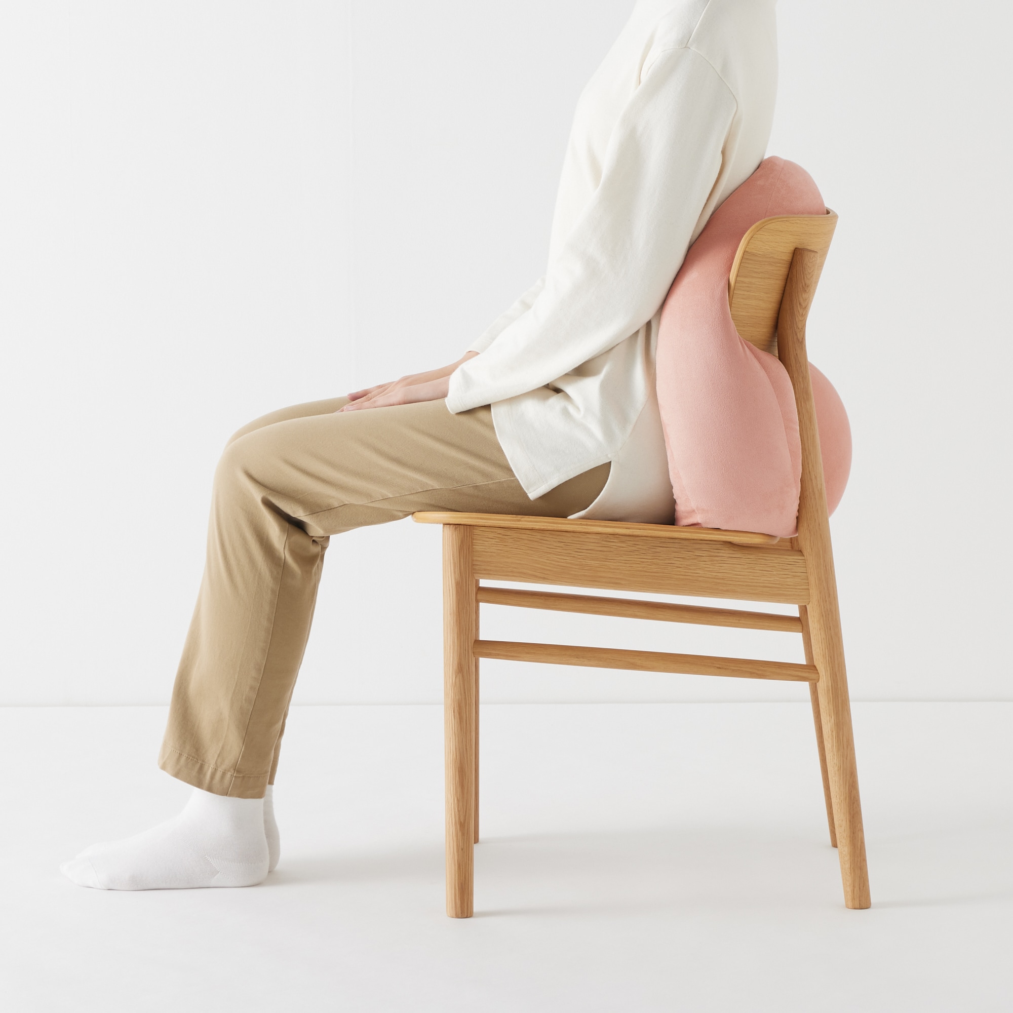 背当てにもなるやわらかマルチクッション