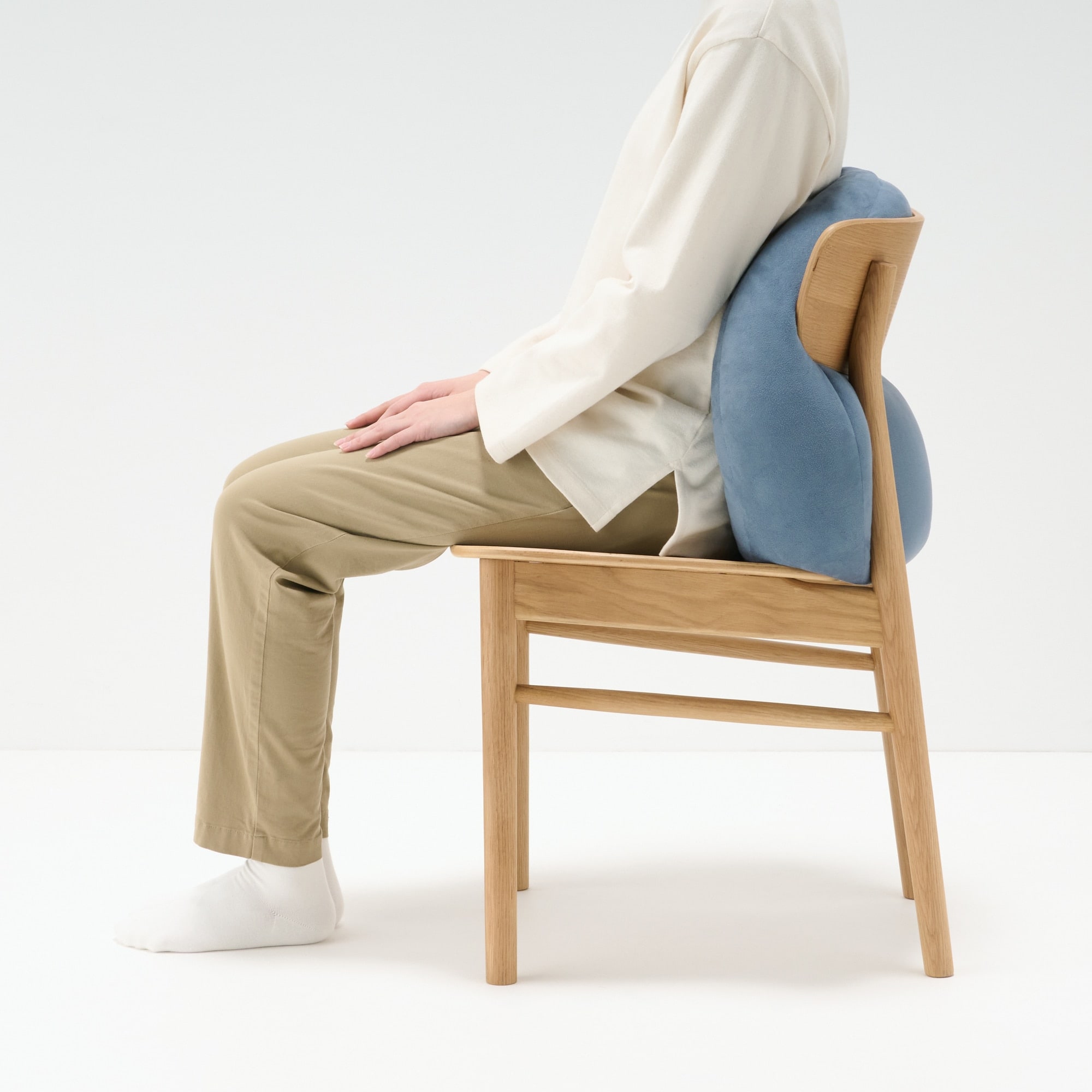 背当てにもなるやわらかマルチクッション