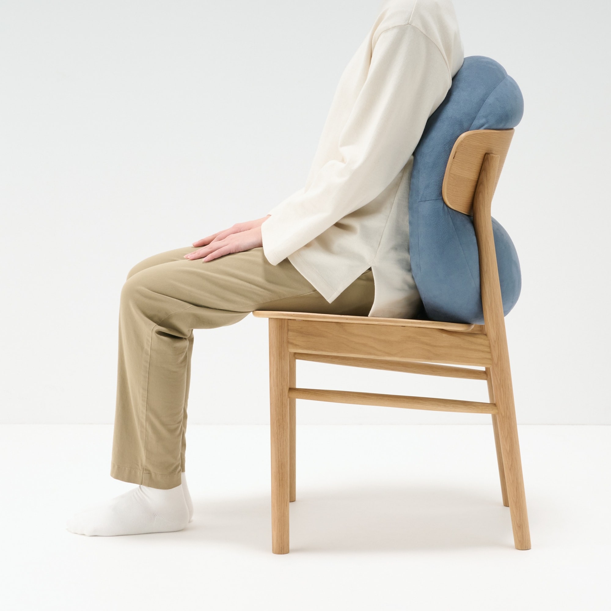 背当てにもなるやわらかマルチクッション