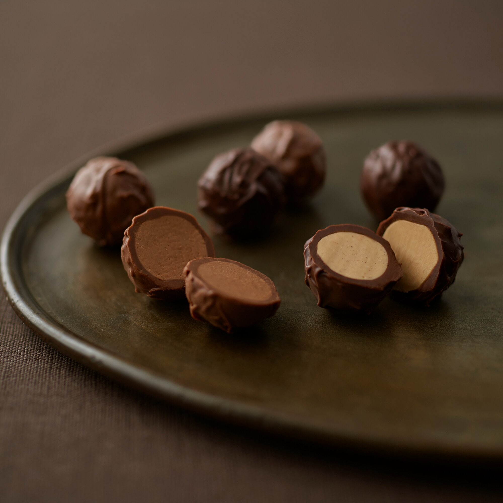 ボンボンショコラ　ヘーゼルナッツ＆塩キャラメル