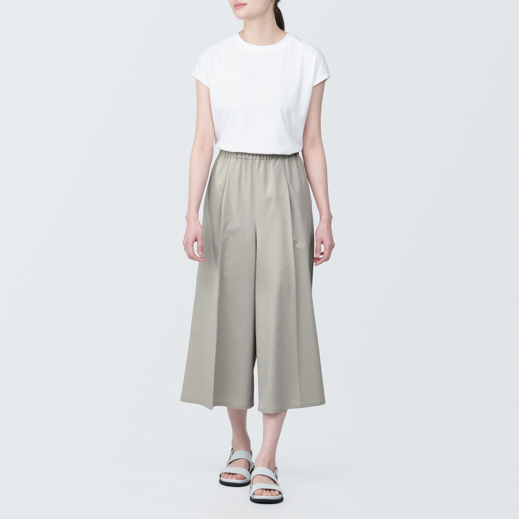 婦人　風を通すストレッチサッカークロップドパンツ