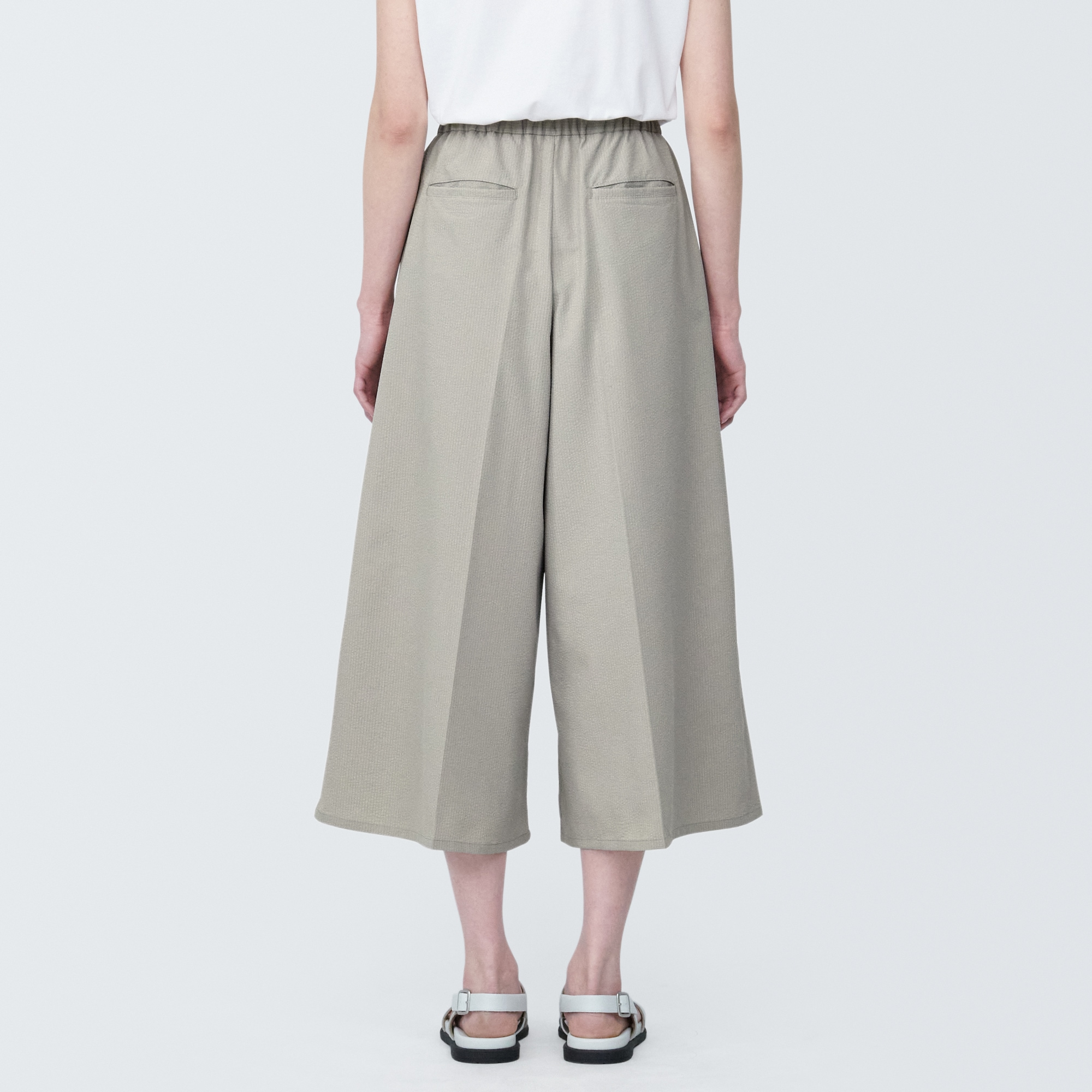 婦人　風を通すストレッチサッカークロップドパンツ