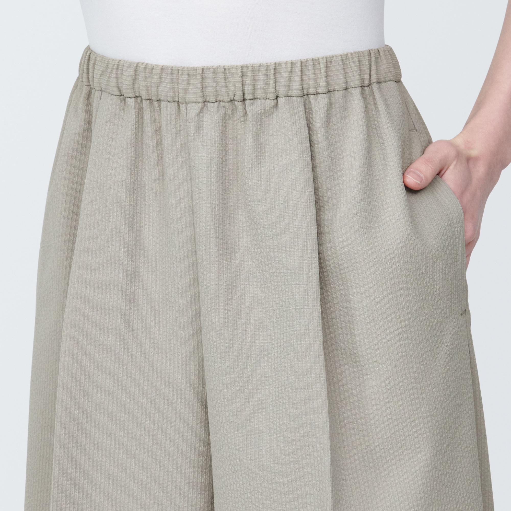 婦人　風を通すストレッチサッカークロップドパンツ