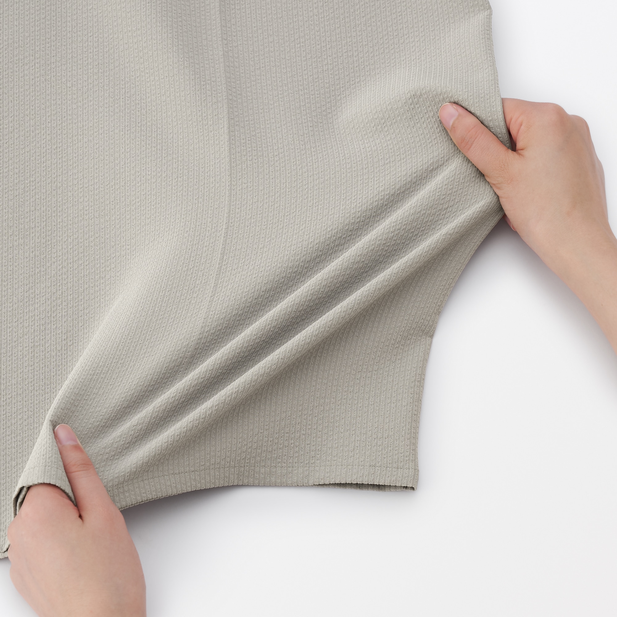 婦人　風を通すストレッチサッカークロップドパンツ