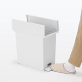 再生ポリプロピレン入り　ペダル式ダストボックス　両開きフタ付き