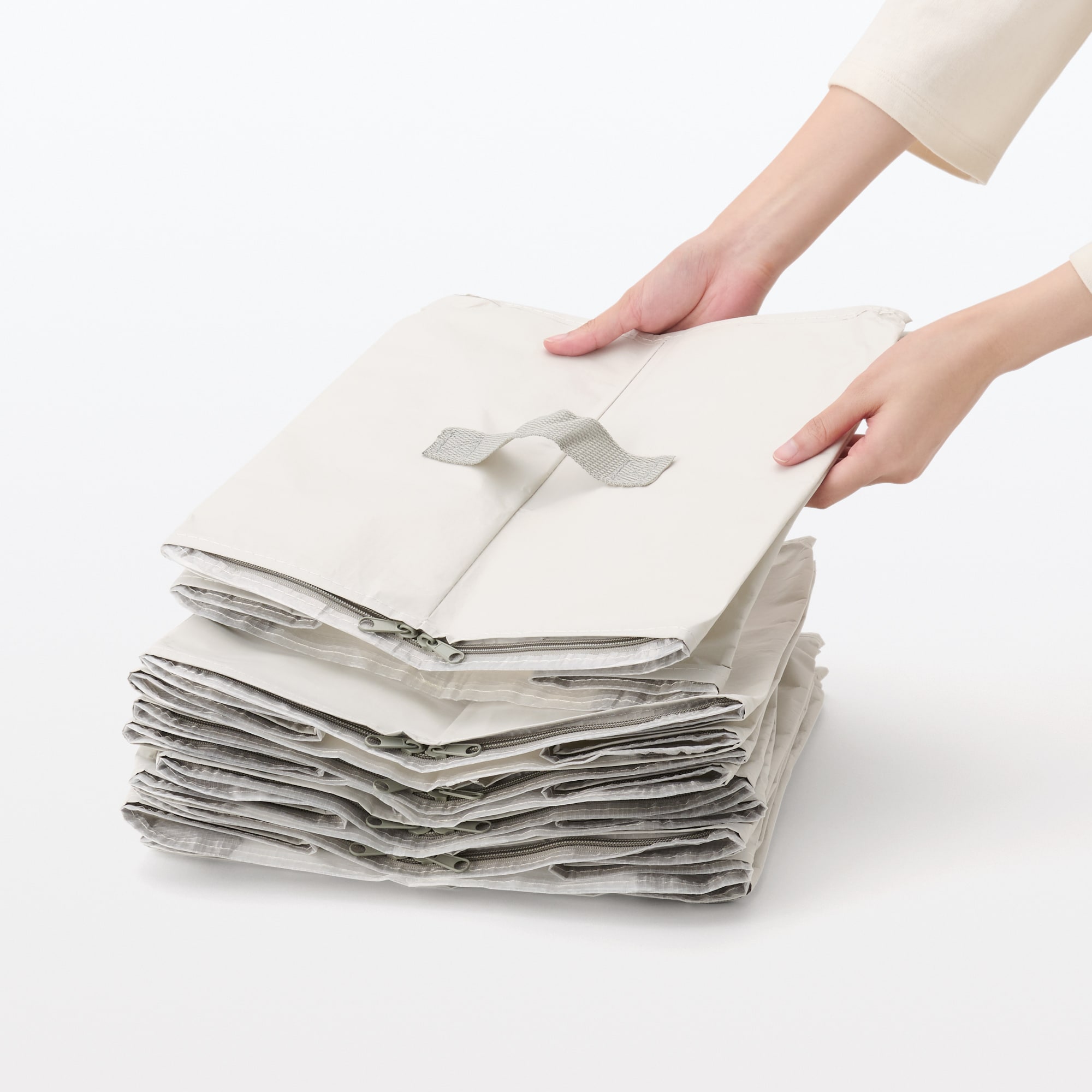 レジャーシートでつくった　たためる収納袋　中