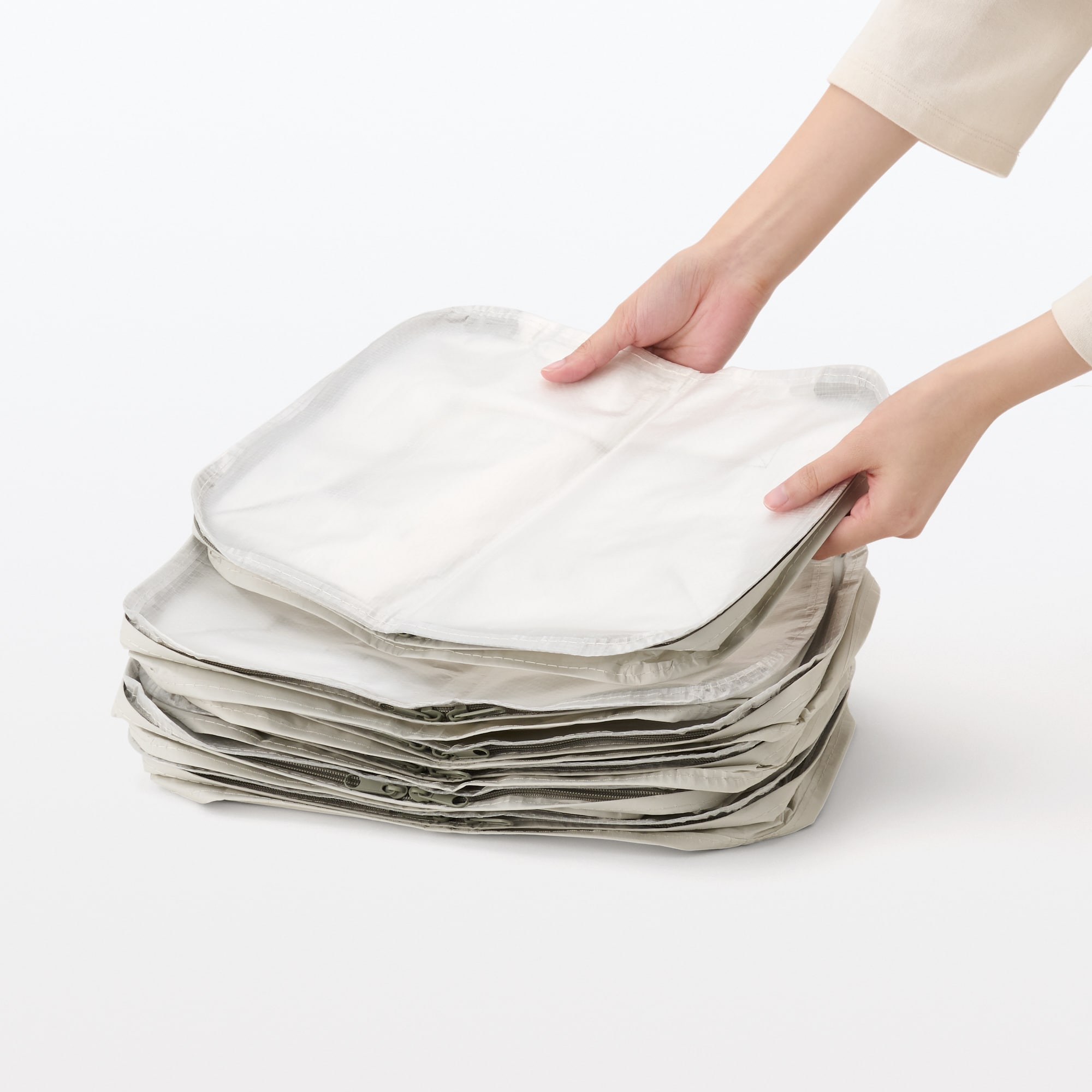 レジャーシートでつくった　たためる収納袋　小