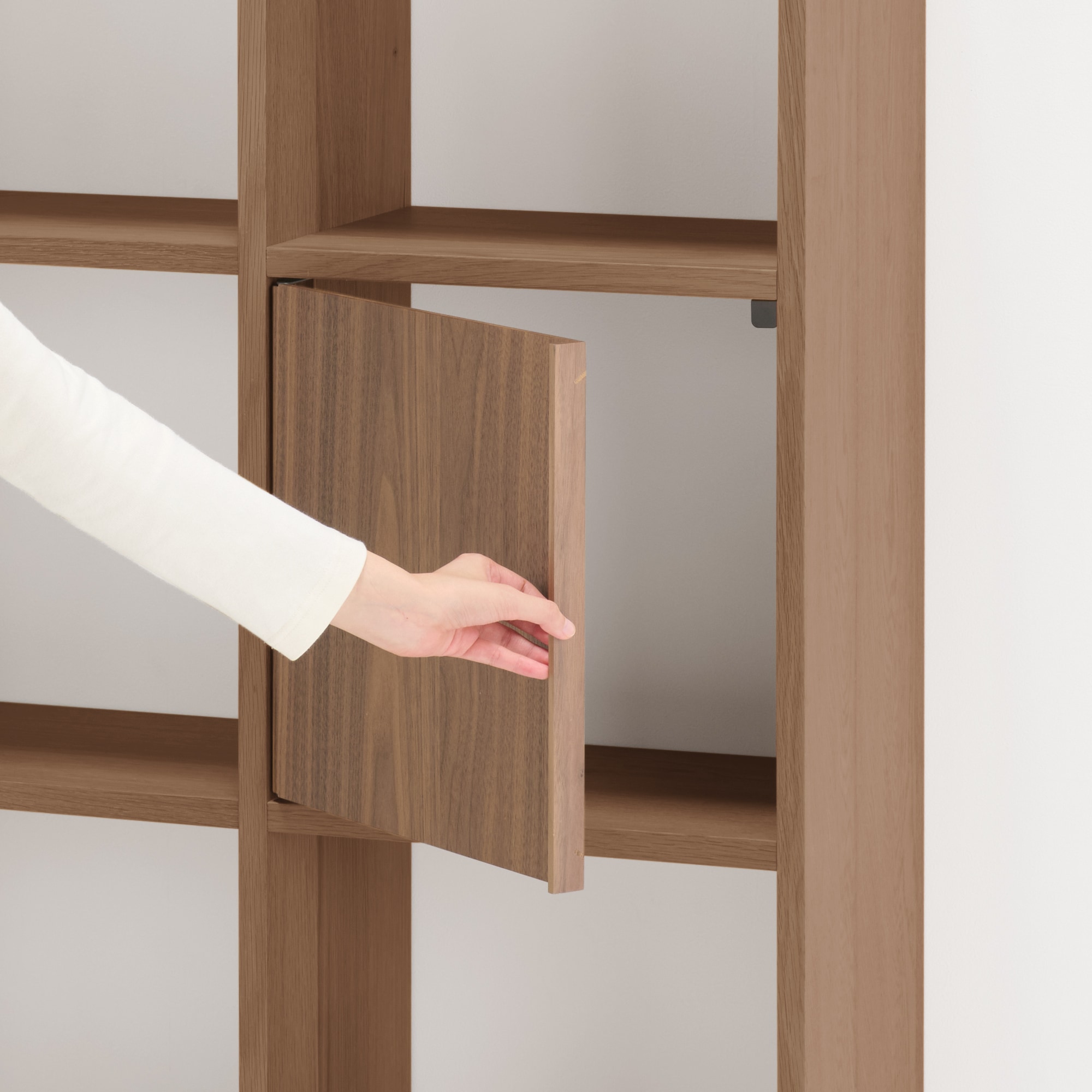 スタッキングシェルフ　木製扉　ウォールナット材突板