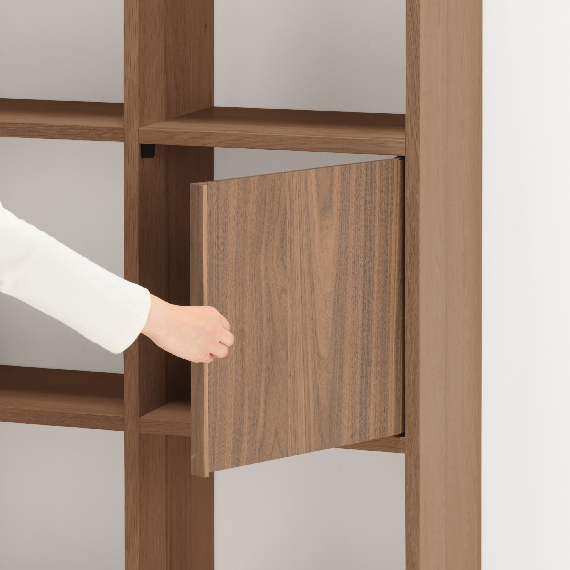 スタッキングシェルフ　木製扉　ウォールナット材突板