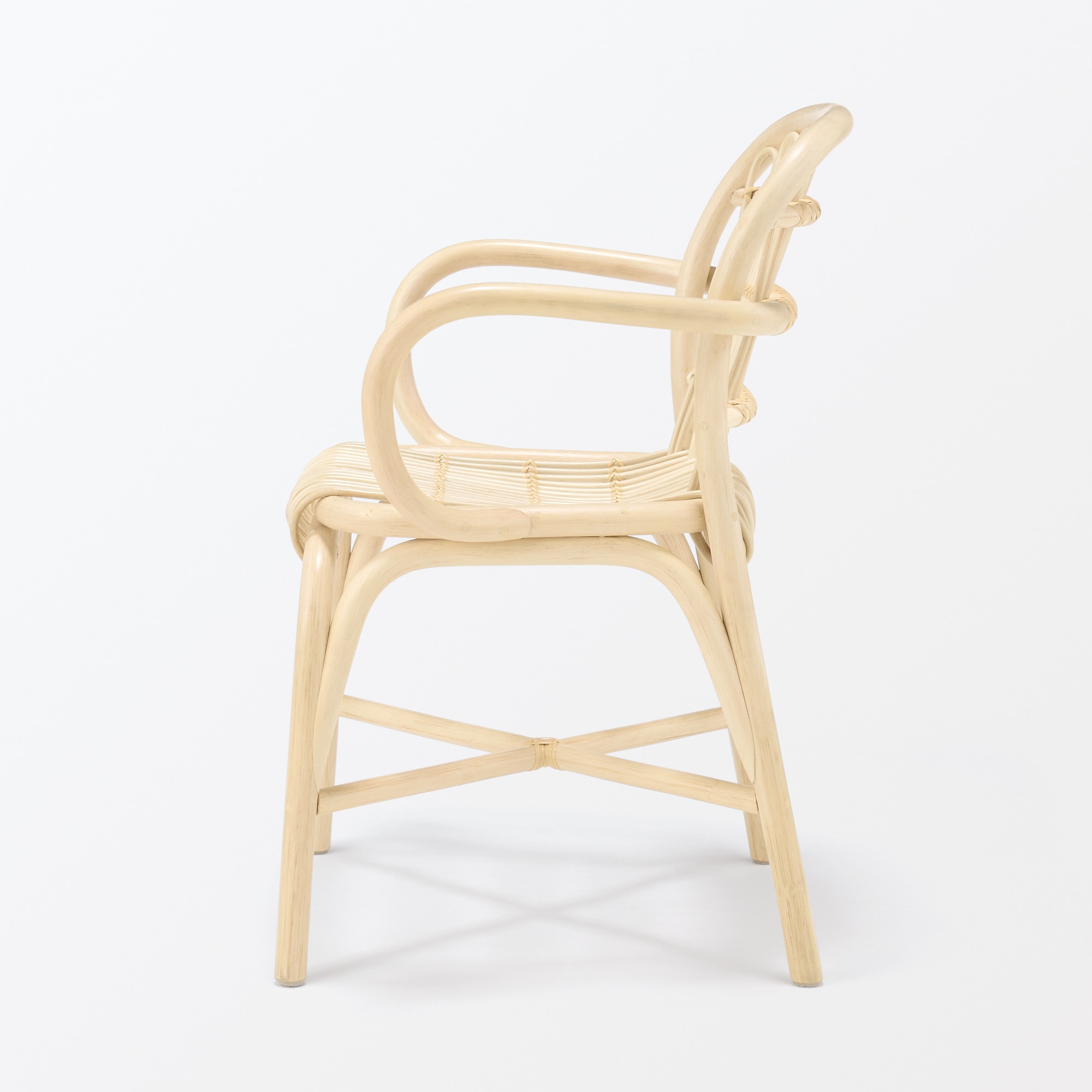 ラタンアームチェア