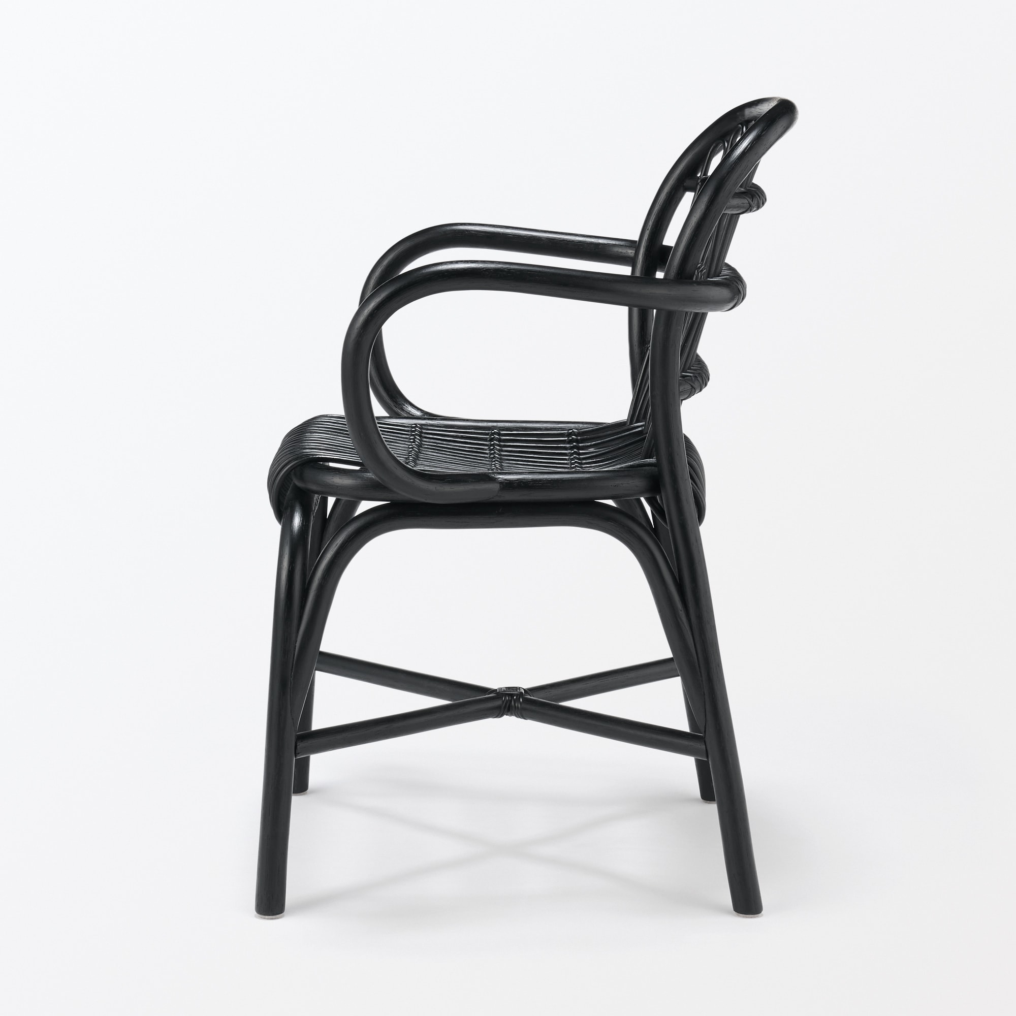 ラタンアームチェア