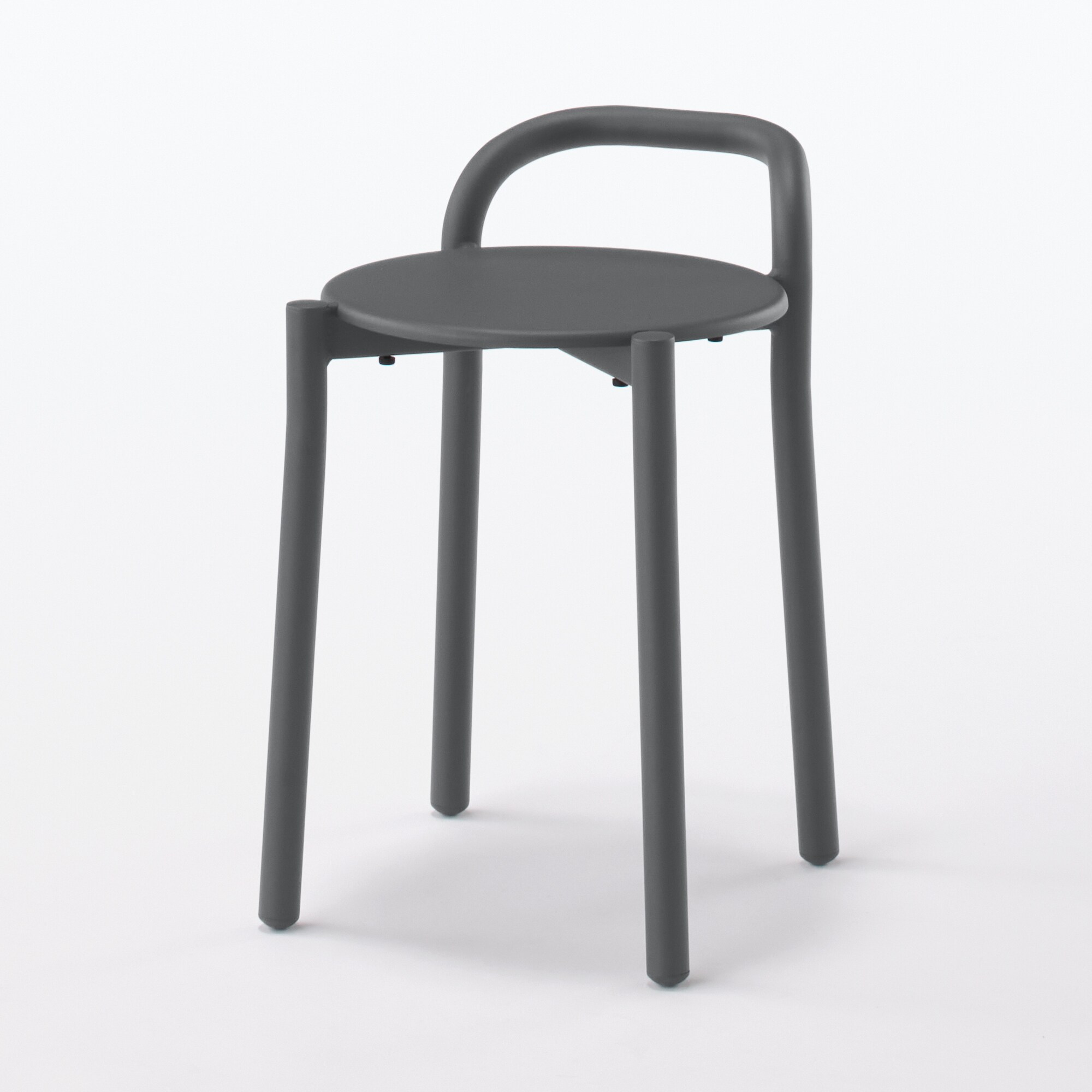 中でも外でも使える　アルミスツール