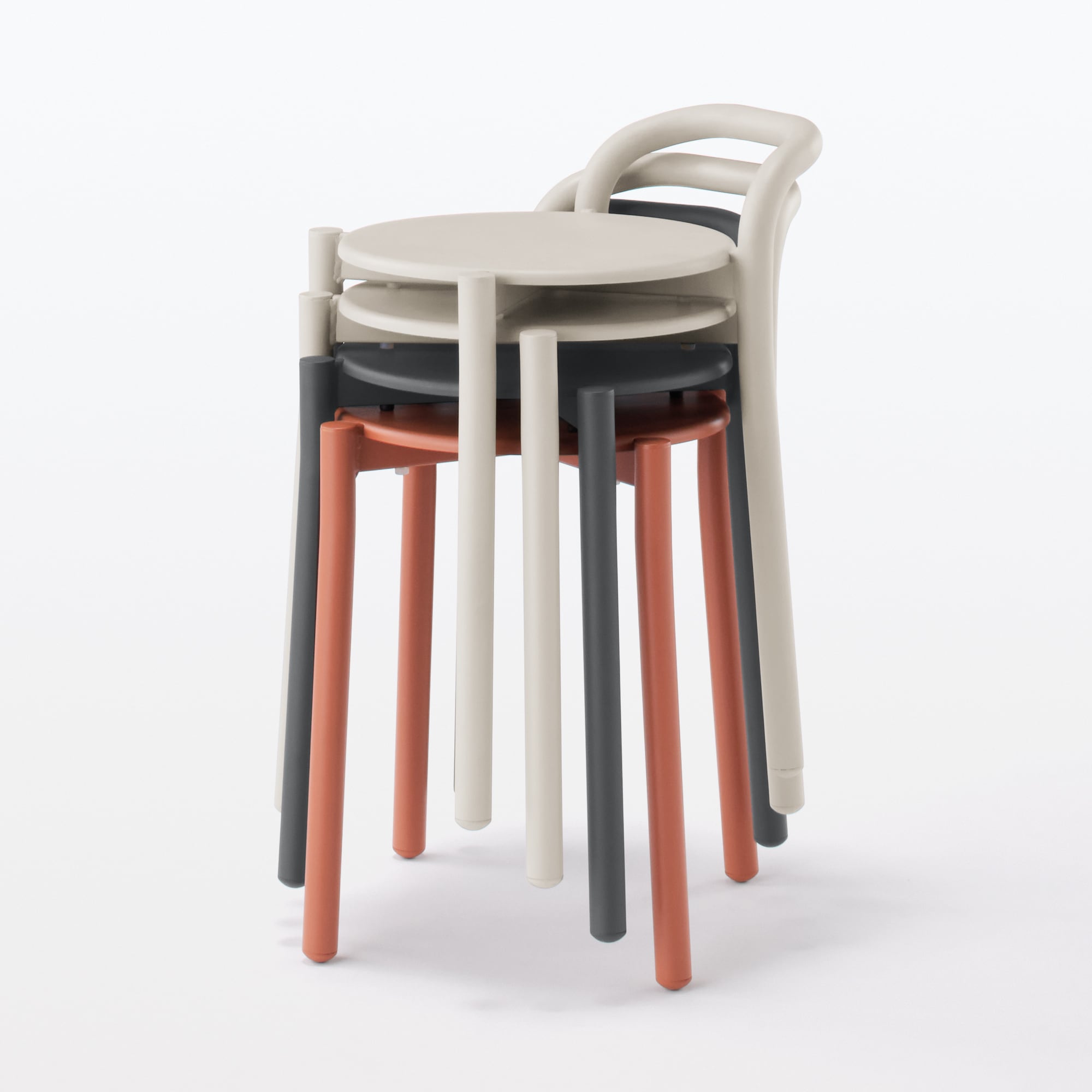 中でも外でも使える　アルミスツール