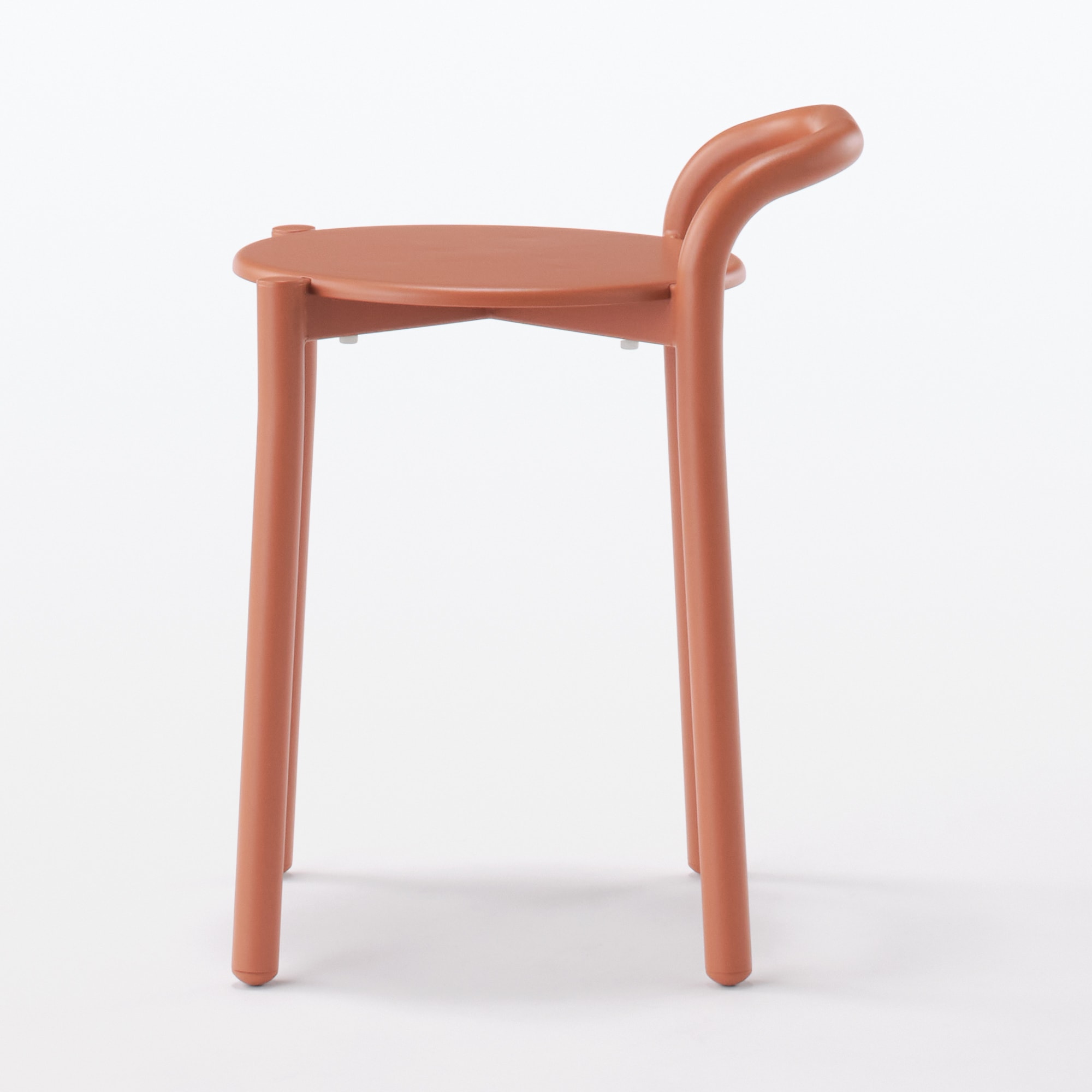 中でも外でも使える　アルミスツール