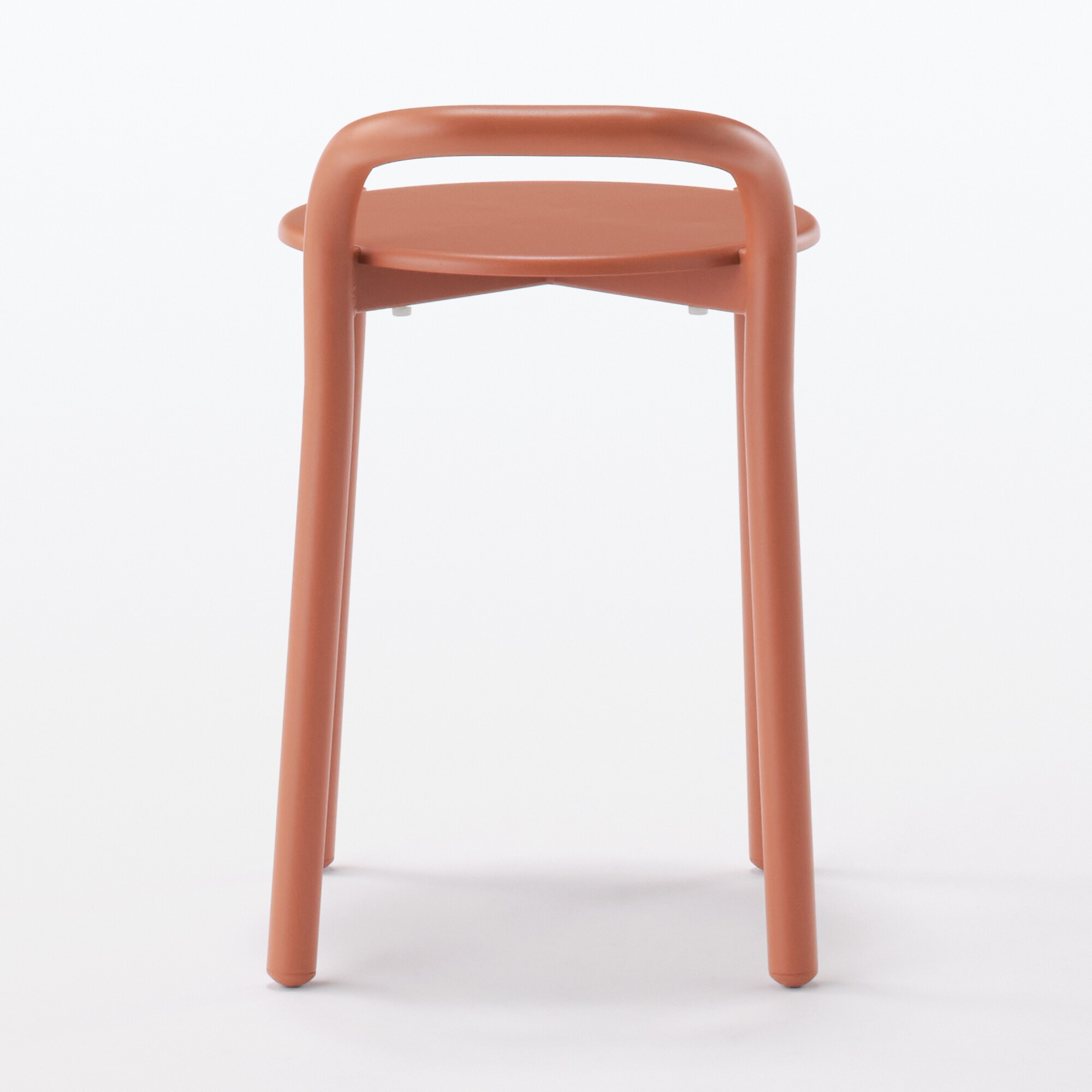 中でも外でも使える　アルミスツール