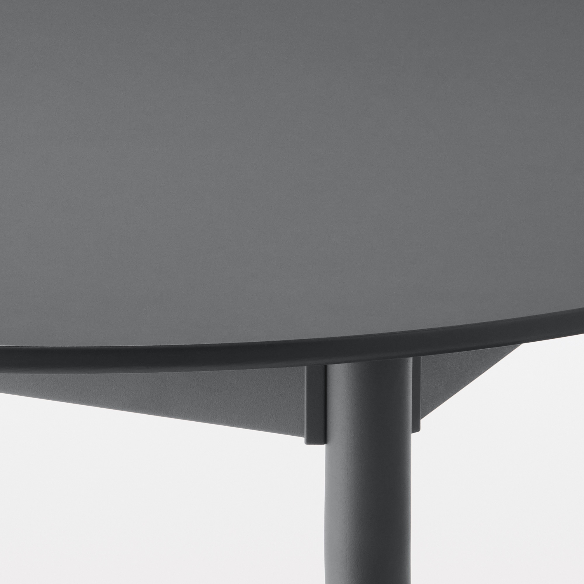 中でも外でも使える　丸テーブル　アルミ脚　大