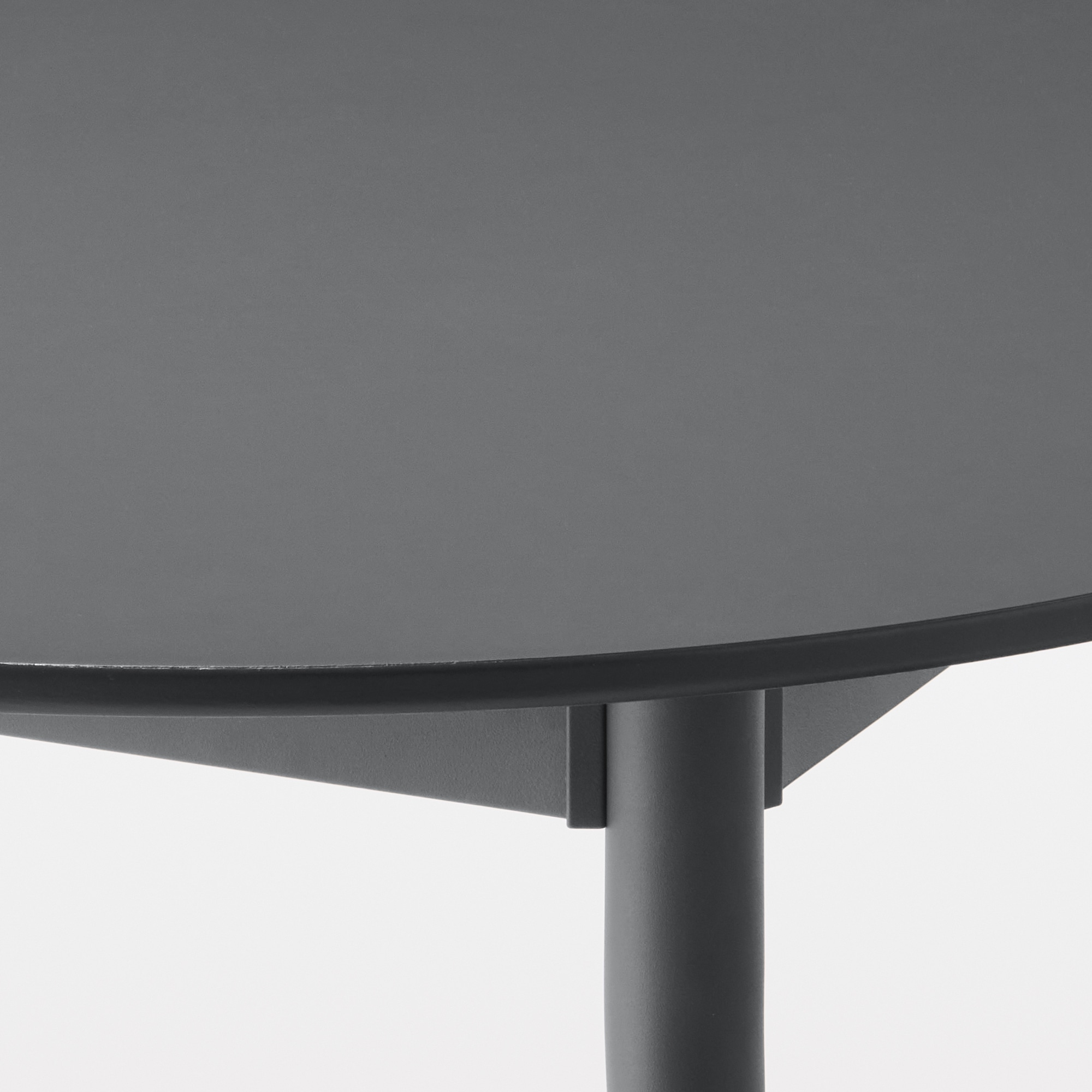 中でも外でも使える　丸テーブル　アルミ脚　小