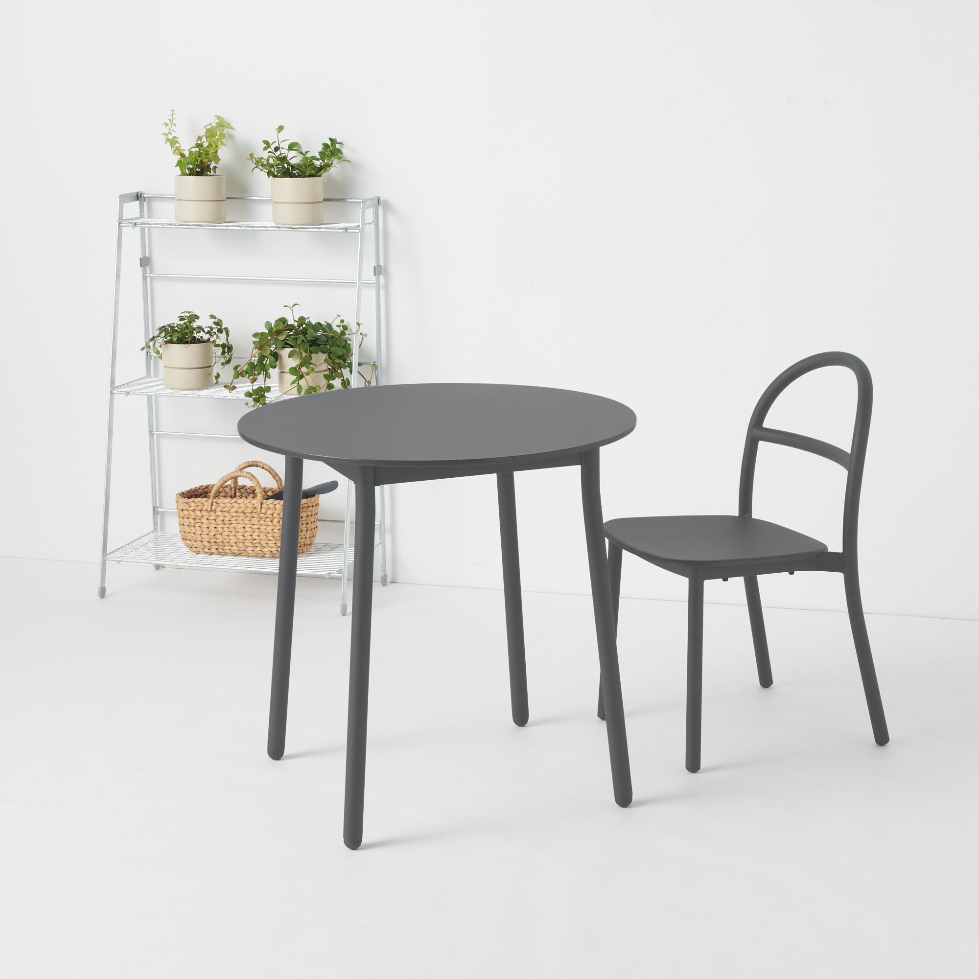 中でも外でも使える　丸テーブル　アルミ脚　小