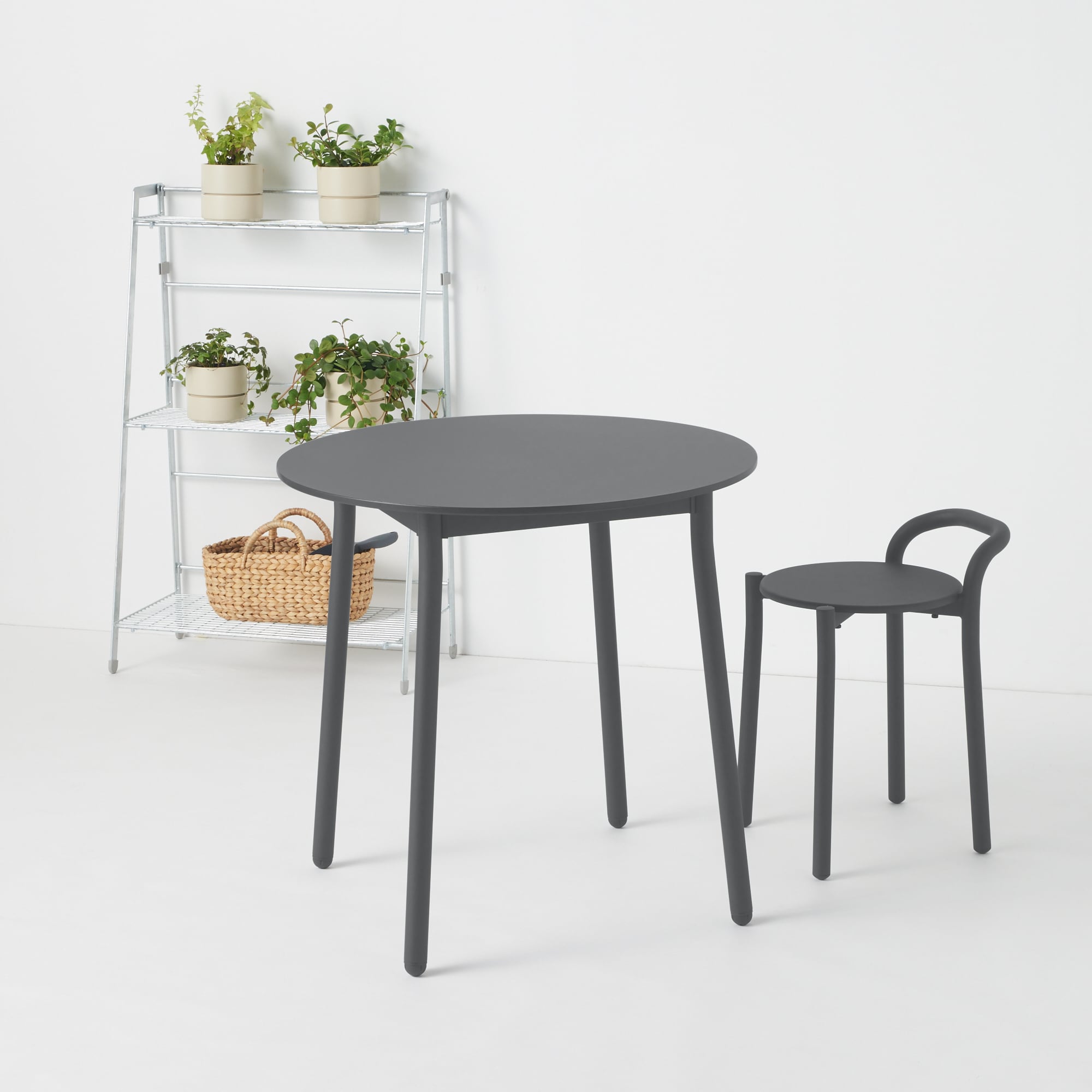 中でも外でも使える　丸テーブル　アルミ脚　小