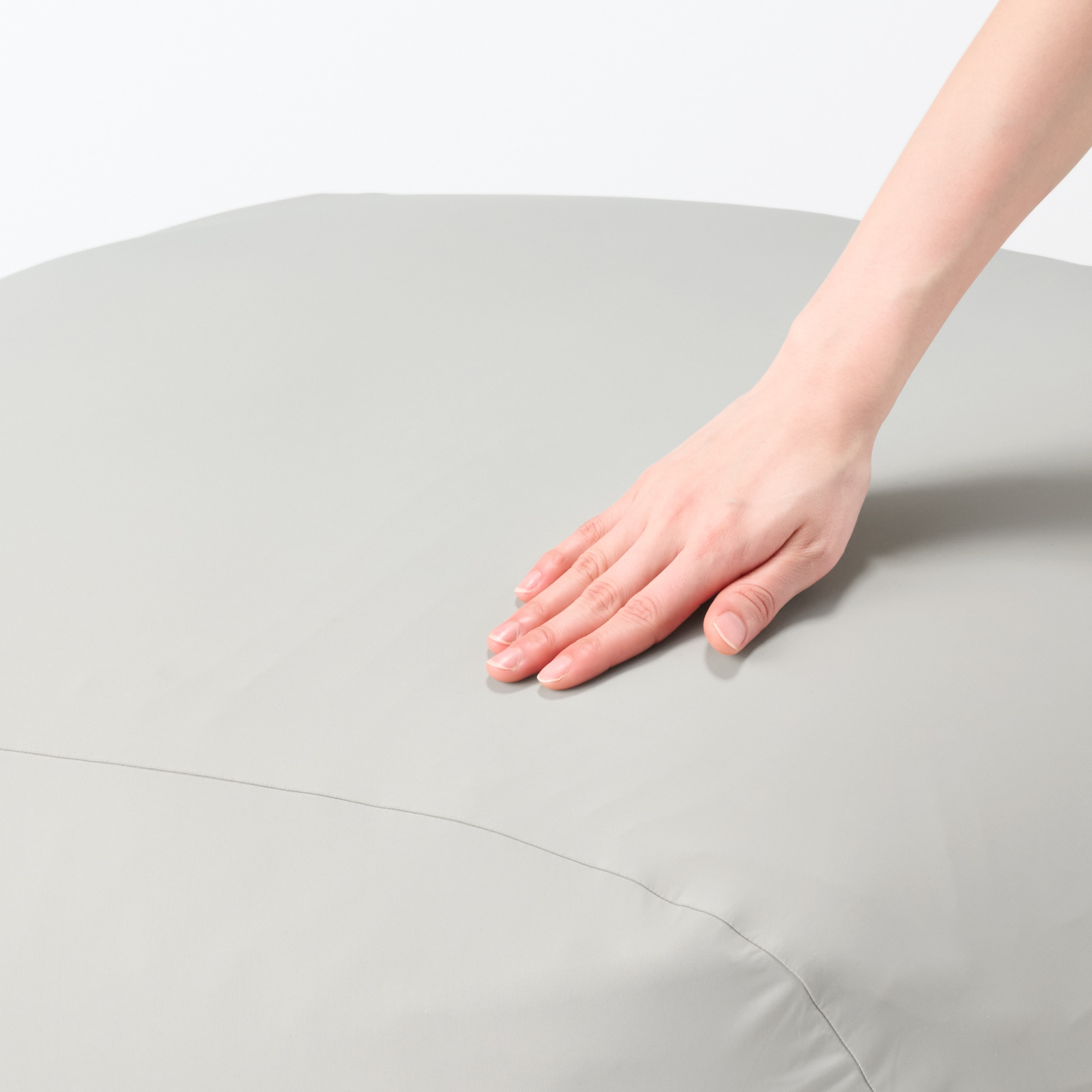 体にフィットするソファ用ひんやりカバー　グレー