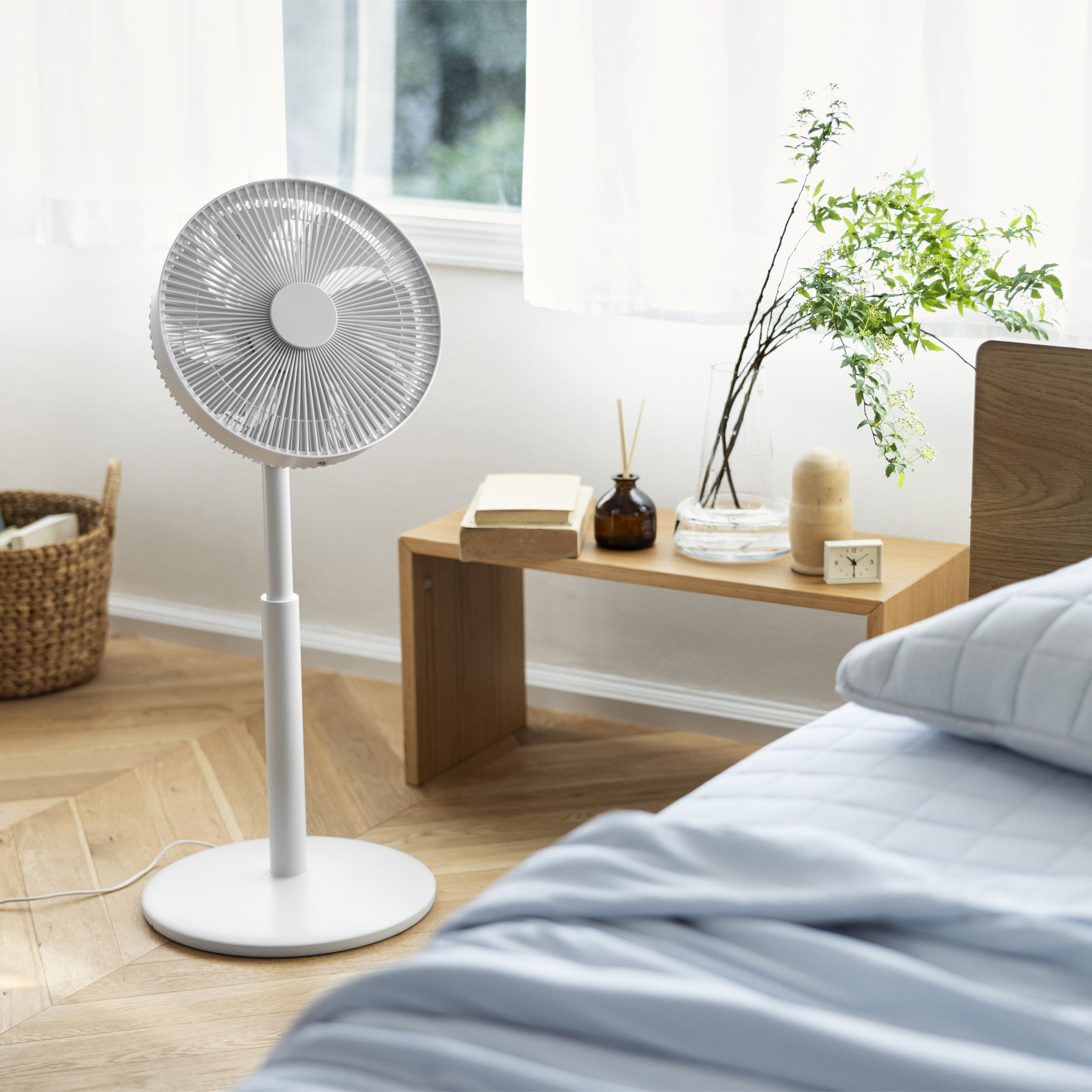 首振り範囲が調節できる　ＤＣ扇風機