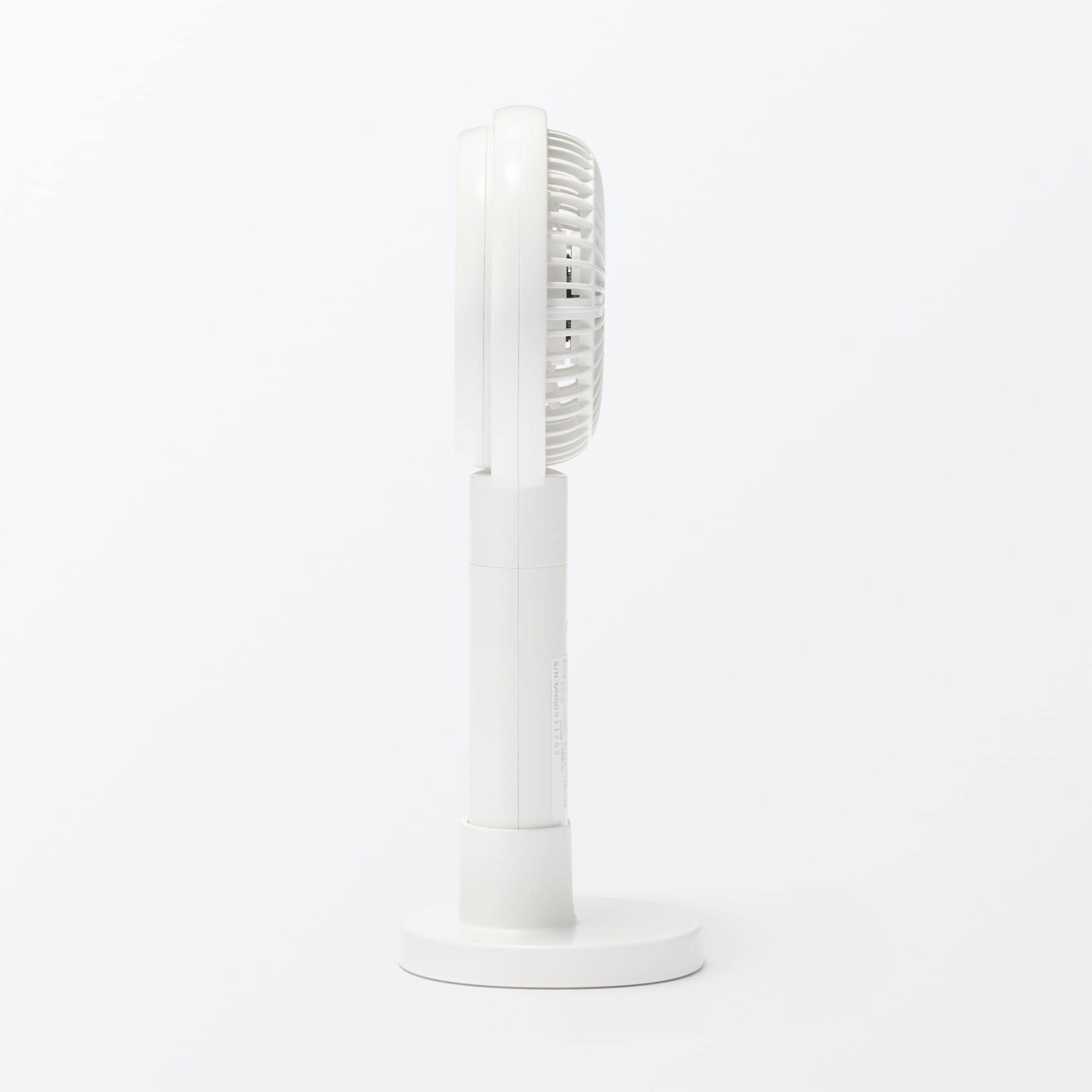角度が変えられる充電式ハンディファン | 無印良品