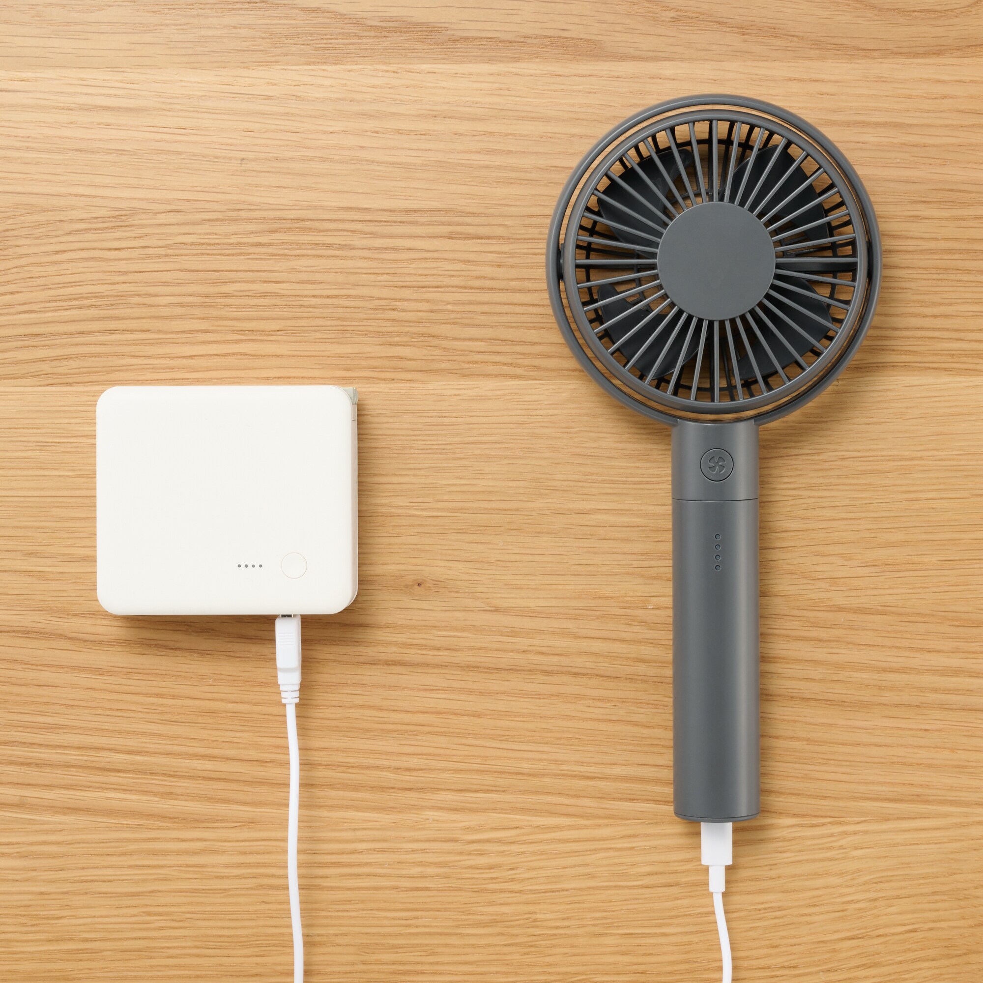 角度が変えられる充電式ハンディファン | 無印良品