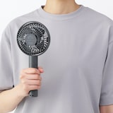 角度が変えられる充電式ハンディファン
