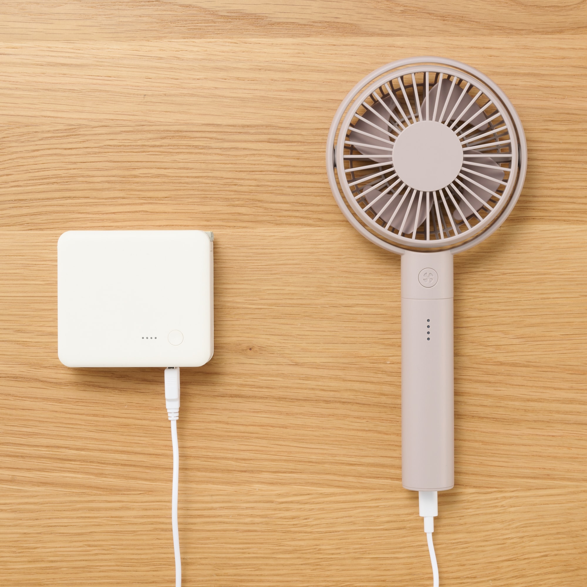 角度が変えられる充電式ハンディファン | 無印良品